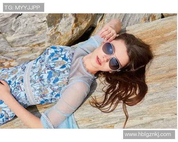 夏季必备时尚单品探索：如何选择最适合你的游泳衣，展现完美身姿